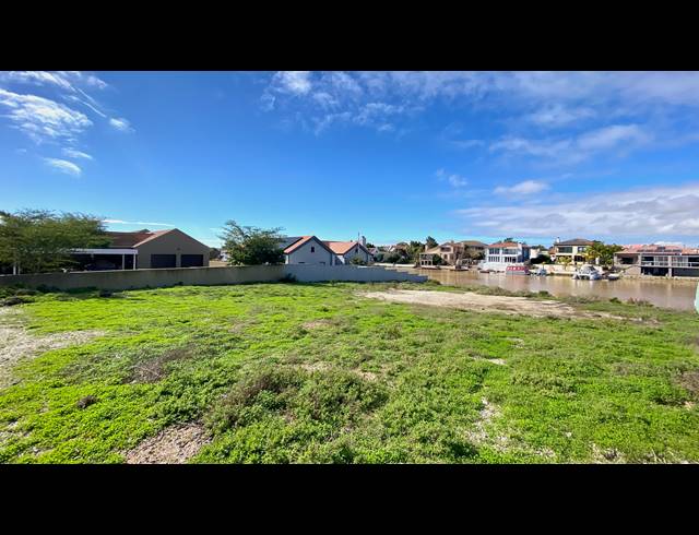 1,069M² VACANT LAND FOR SALE IN PORT OWEN